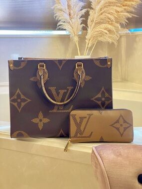 Louis Vuitton OnTheGo MM with matching Zippy Wallet